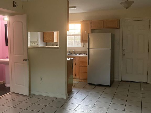 2nd image of 1609 Urquhart St #2