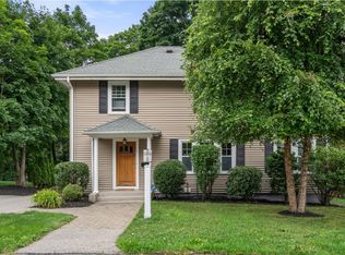 7 Hastings St, Wellesley, MA 02481