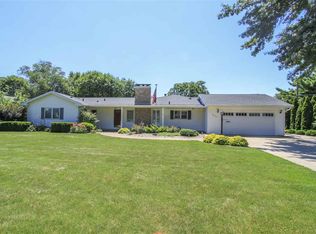 825 Hilltop Rd, Waterloo, IA 50701