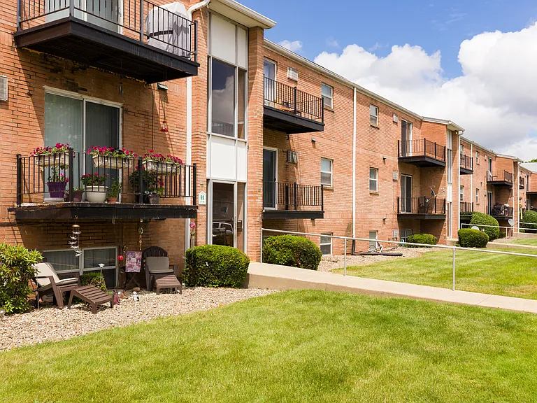 Fox Run Apartments — Photo 7