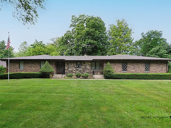 2nd image of 10639 W Circle Dr