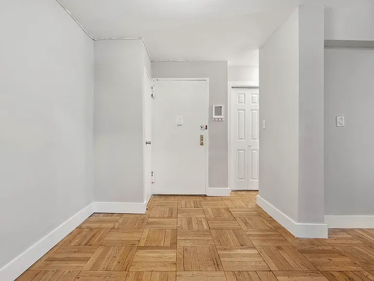 408 W 34th St #1L — Photo 4