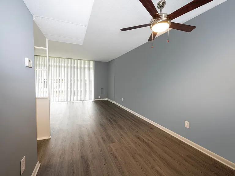 Creswood Apartments- Come home to Convenience! — Photo 22