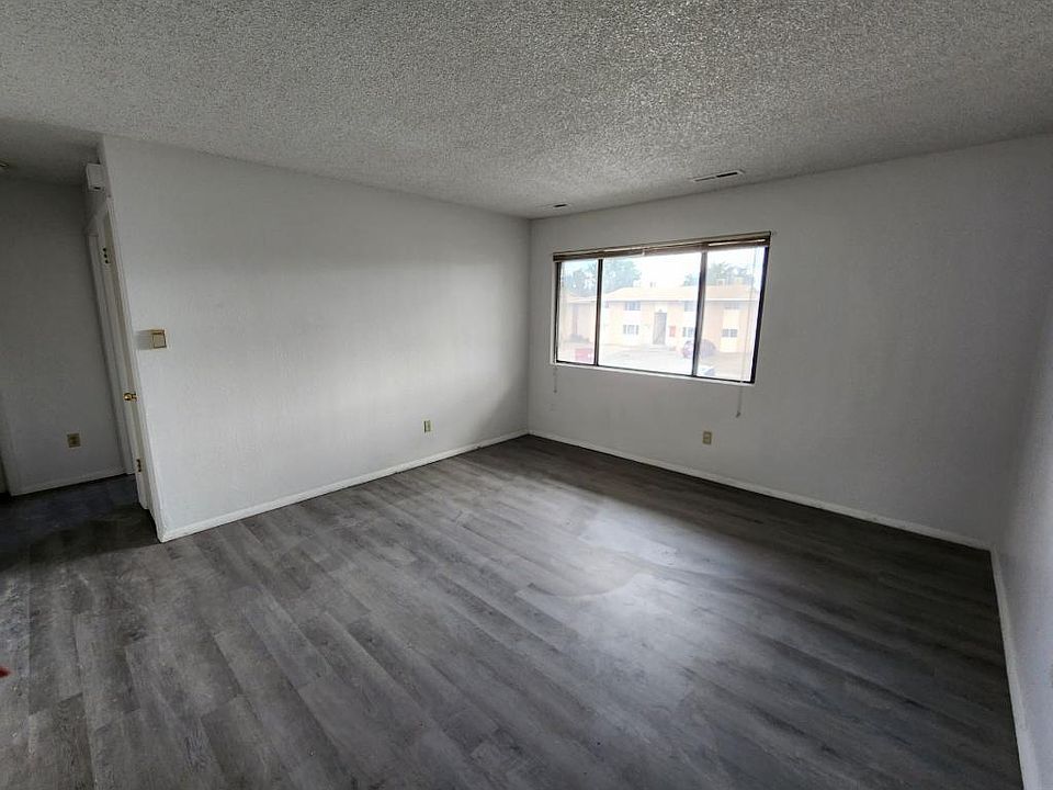 2nd image of 484 32nd Rd #4