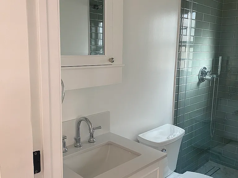 2410 Palm Dr #C — Photo 21