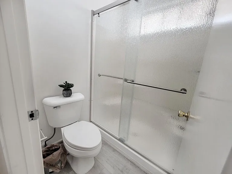 12801 Moorpark St #103 — Photo 11