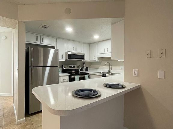 4th image of 904 Lucas St Unit 1