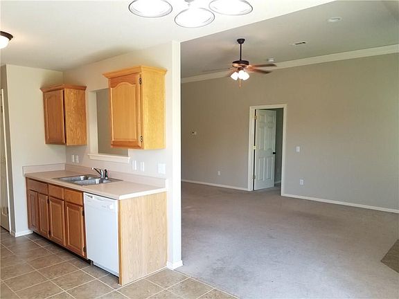 4th image of 406 E Thistlewood Ave