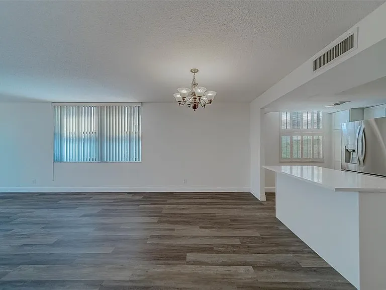 100 Oakmont Ln #504 — Photo 11