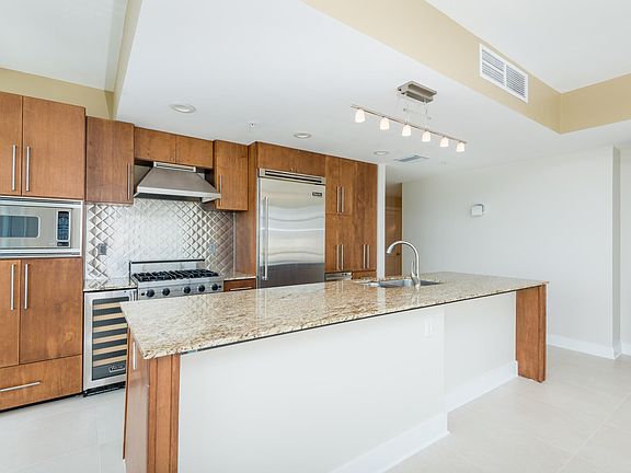 5th image of 1120 E Kennedy Blvd Unit 1116