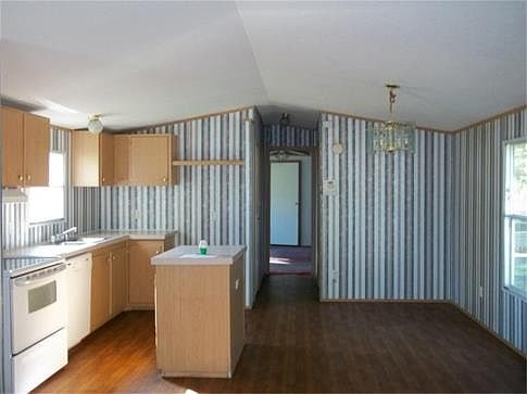 5th image of 3609 Driftwood Ln