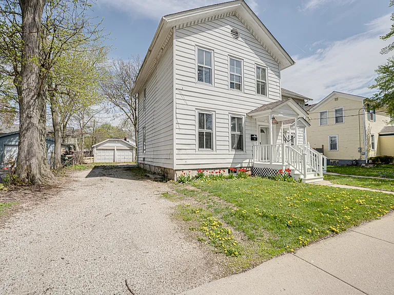 371 Cedar St — Photo 4