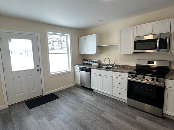 2nd image of 10 Boulder Dr #A