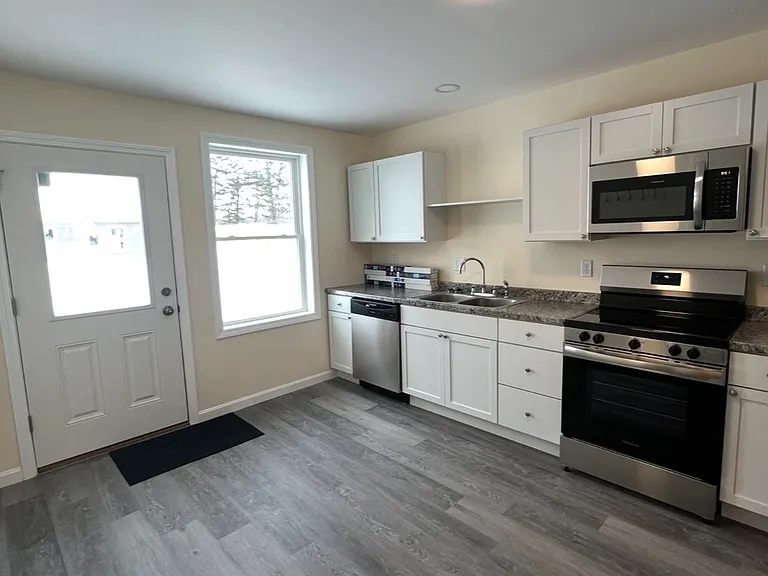 10 Boulder Dr #A — Photo 2
