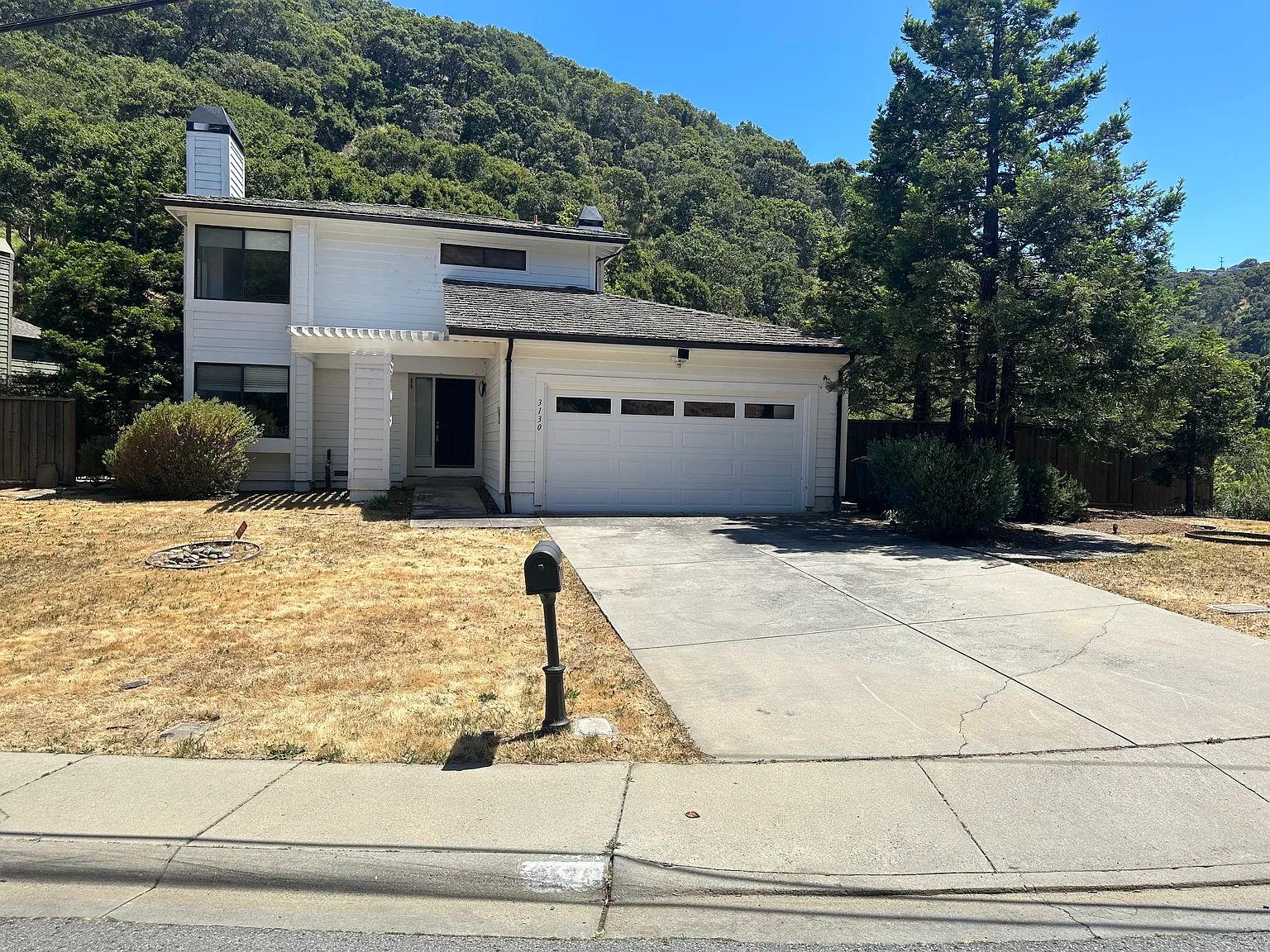 4 bed, 2.5 bath, 2240 sqft, $7,995 — Photo 2