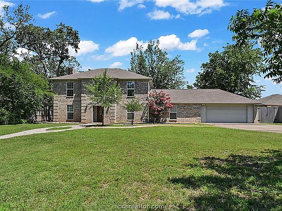 2nd image of 1008 Rose Cir