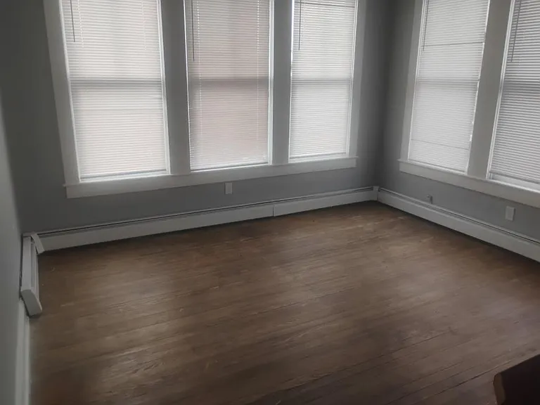 597 W Philadelphia St — Photo 2