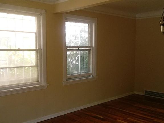 4th image of 3321 E 147th St