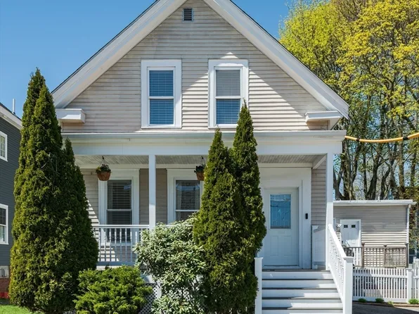 3 Pond St, Stoneham, MA 02180