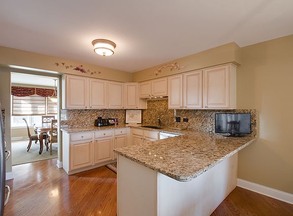 2nd image of 466 Dominion Ct