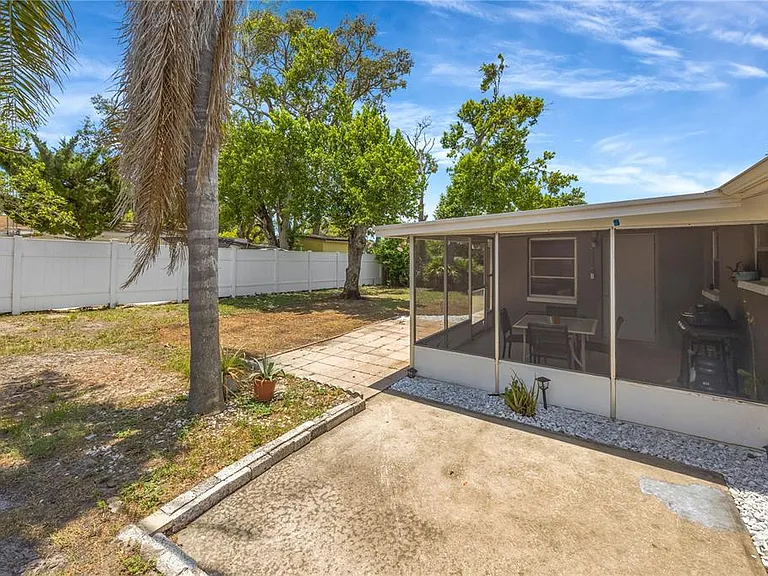 7804 Niagara Dr — Photo 19