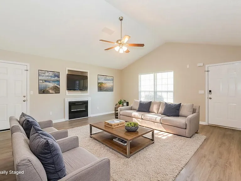 1052 Navaho Trl — Photo 3