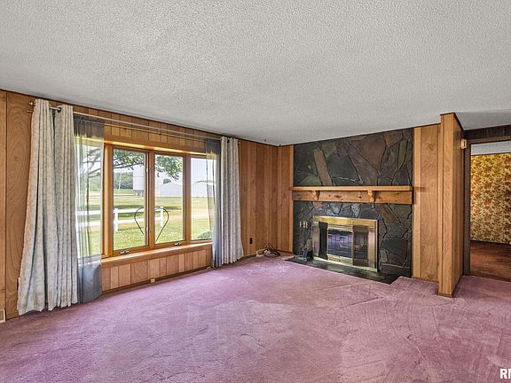5th image of 428 N River Dr