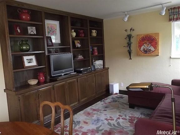 4th image of 8903 N Hilary Ln