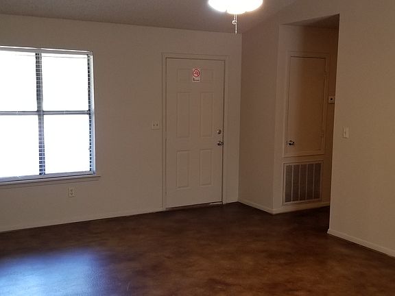 1602 Tulane living rm_08182020