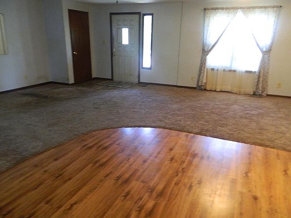 5th image of 917 E Tyler Ave