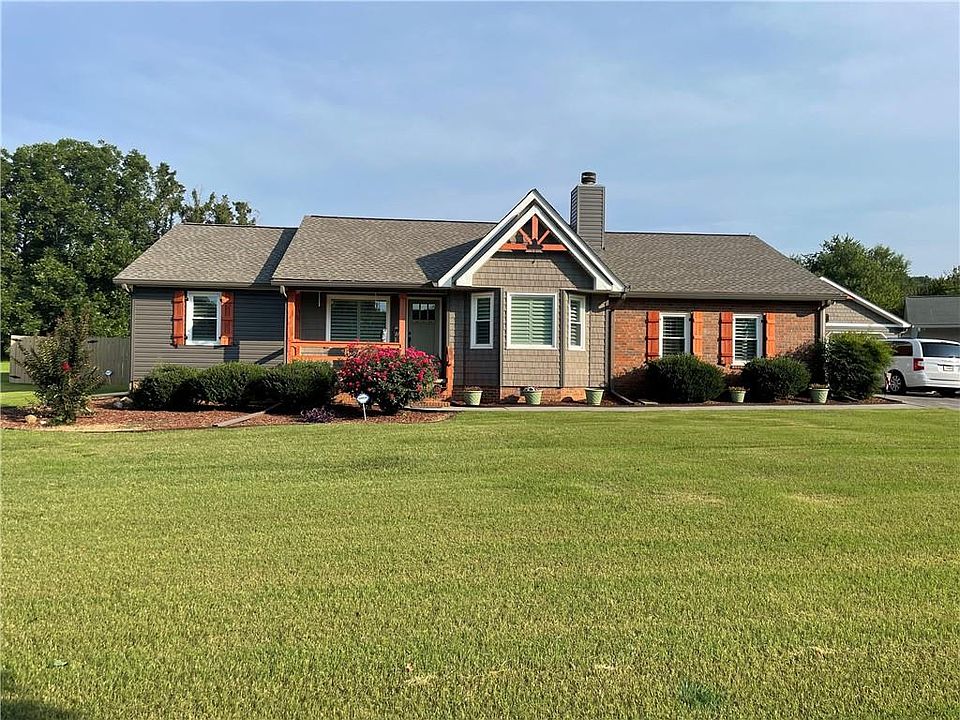 1st image of 21 Park Ct SE