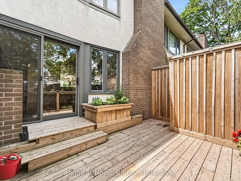 109 Brant St — Photo 42