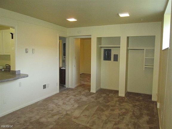 324-8LivingRoom2