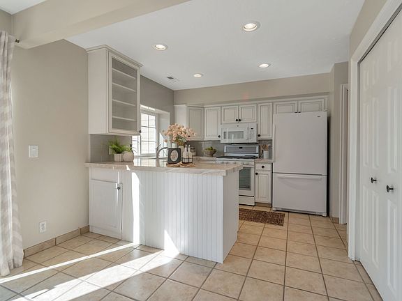 5th image of 1516 E Spring Gate Dr S