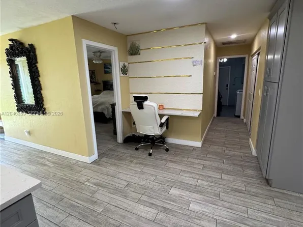 1476 N Mangonia Dr, West Palm Beach, FL 33401