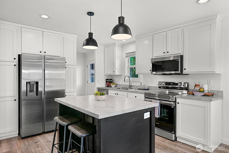3rd image of 211 Harrison Street
