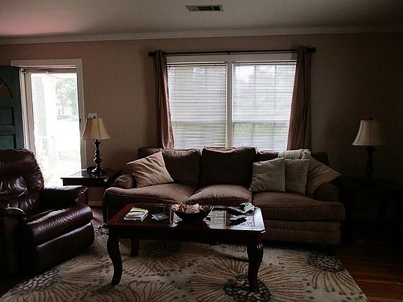 5th image of 1526 Sue Barnett Dr