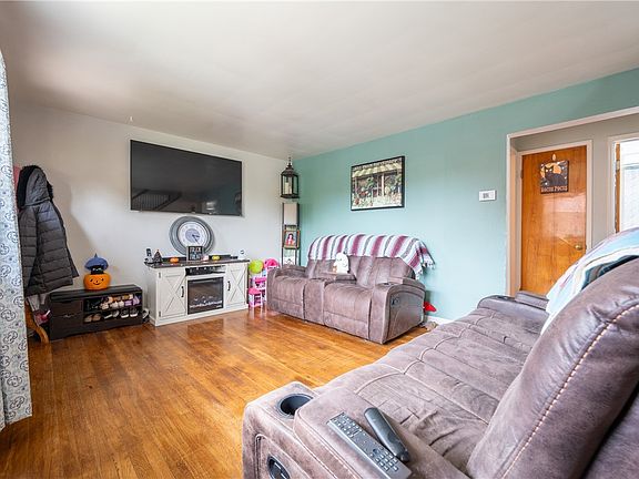 2nd image of 38 Loretta St