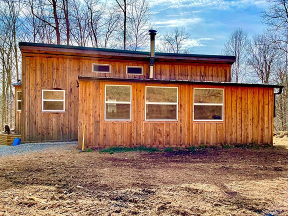 3rd image of 266 Quinnwood Ln