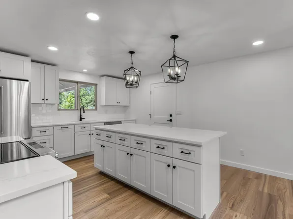 63929 Sunset Dr, Bend, OR 97703