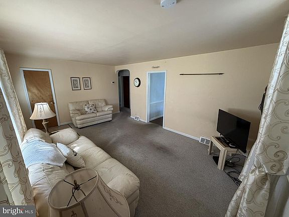 4th image of 2527 Springview Rd