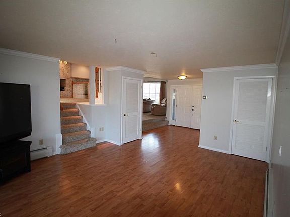 3rd image of 6747 Greenbriar Dr