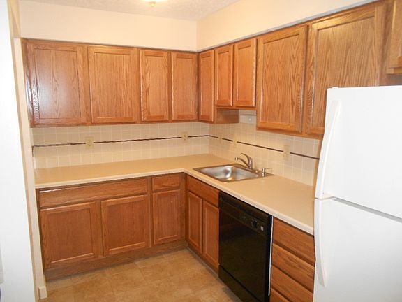 3rd image of 393 E 18th Ave