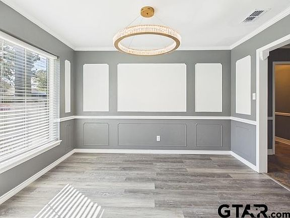 3rd image of 1010 Bel Air Dr
