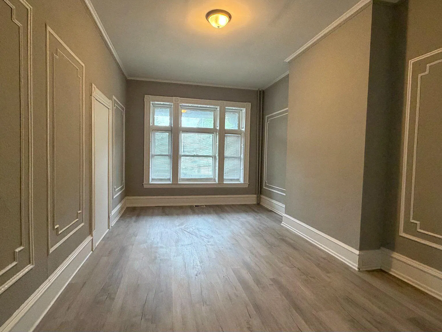 2 bed, 1.0 bath, 4044 sqft, $1,750 — Photo 1
