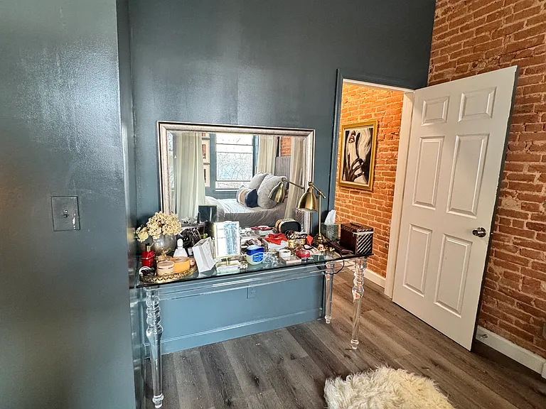 view of how most recent tenant furnished the space. space has been cleared out for next tenant