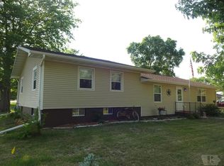 305 2nd St, Oakville, IA 52646