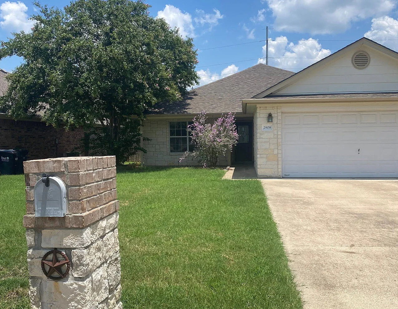 3 bed, 2.0 bath, 1427 sqft, $1,975 — Photo 2