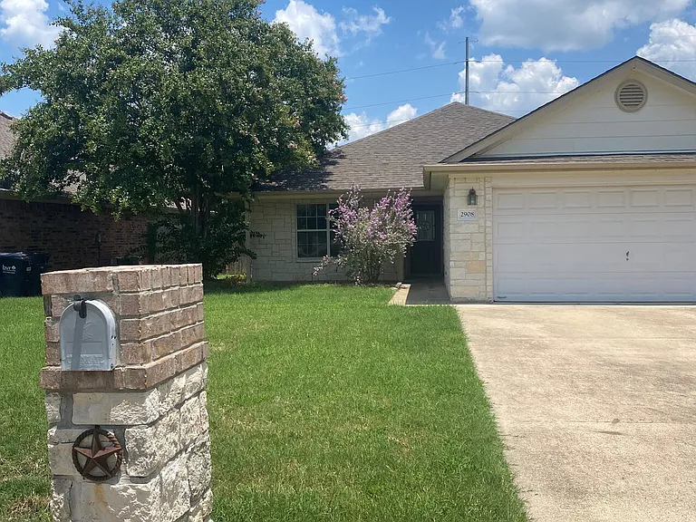 2908 Horseback Ct — Photo 2