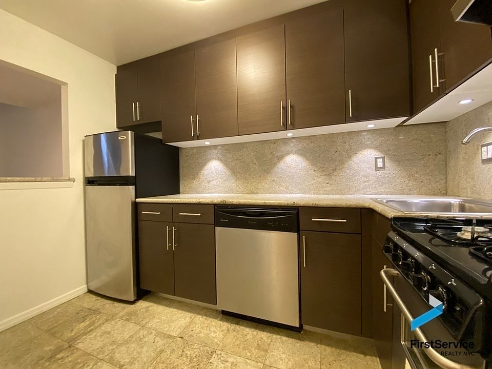 1st image of 123 E 54th St #5D